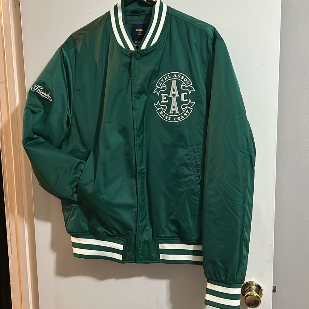 Super dry jacket 
Green & White 
Size XL (runs small) 
Never worn